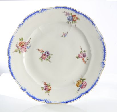 null Sèvres

Assiette à godrons en porcelaine tendre à décor polychrome de bouquets...