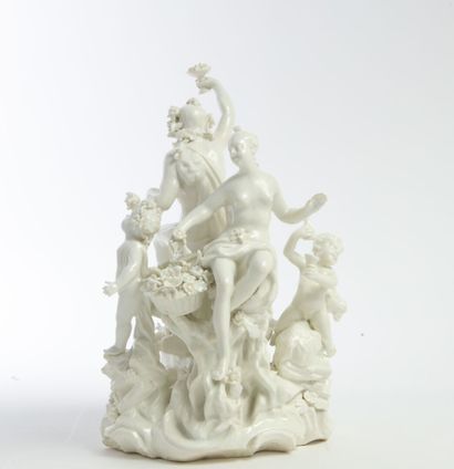  Orléans 
Groupe en porcelaine tendre émaillée blanche représentant Bacchus assis...