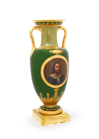  Sèvres 
Paire de vases nommés vase étrusque carafe deuxième grandeur en porcelaine...