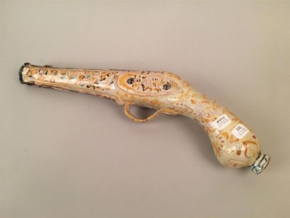 SOUTH ITALY

Earthenware pistol with polychrome...