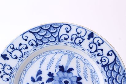 null DELFT

Earthenware plate with blue monochrome decoration in the center of pierced...