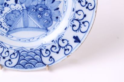 null DELFT

Earthenware plate with blue monochrome decoration in the center of pierced...