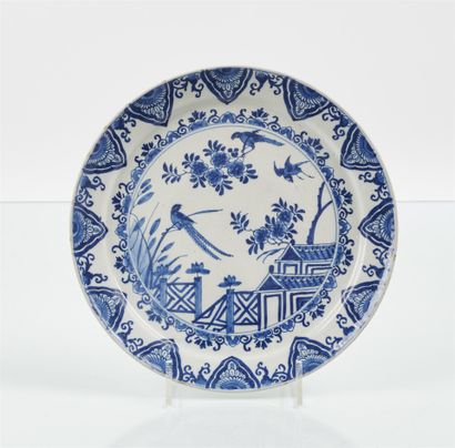 DELFT

Earthenware plate decorated in blue...