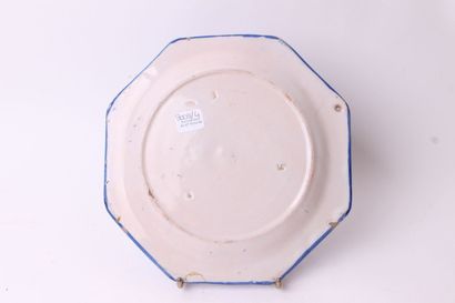 null SPAIN

Octagonal earthenware saucer with blue camaïeu decoration of leaves.

19th...