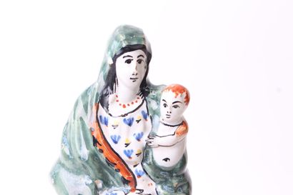 null NEVERS 

Vierge à l'enfant en faïence polychrome

XIXe siècle 

H. 27 cm