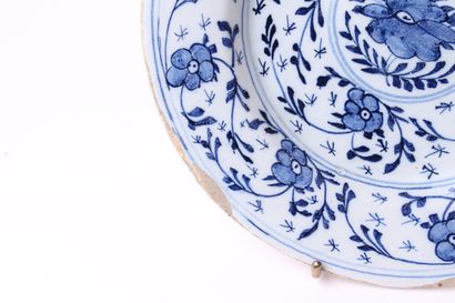 null DELFT 

Set of three circular earthenware plates decorated in blue monochrome...