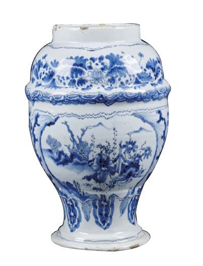 null NEVERS

Vase de forme balustre en faïence à décor en camaïeu bleu de paysages...