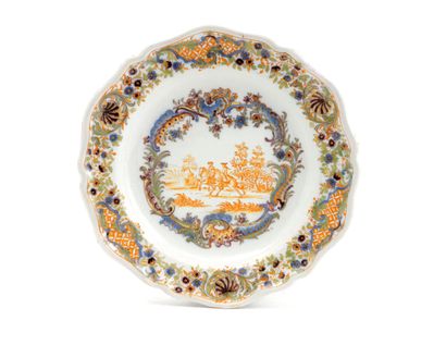 null MARSEILLE

Earthenware plate with contoured edge decorated in orange monochrome...