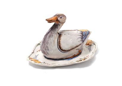 null MARSEILLE

Small covered terrine in the shape of a duck and its oval tray with...