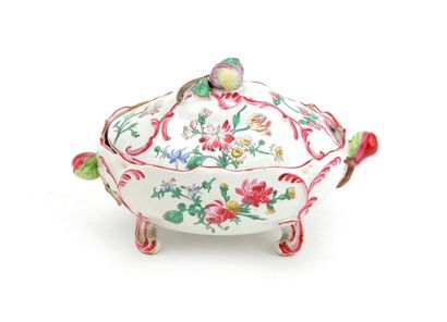 null MARSEILLE

Covered oval sugar bowl in earthenware resting on four feet in volute,...