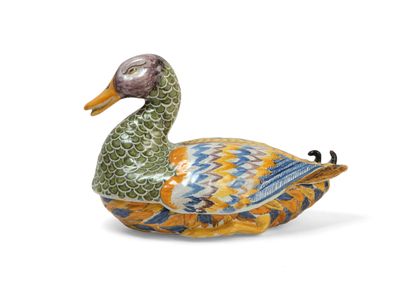null MARSEILLE

Covered terrine in the shape of duck with polychrome decoration.

Manufacture...