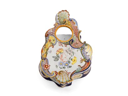 null ROUEN

Wall clock in earthenware of contoured form with polychrome decoration...