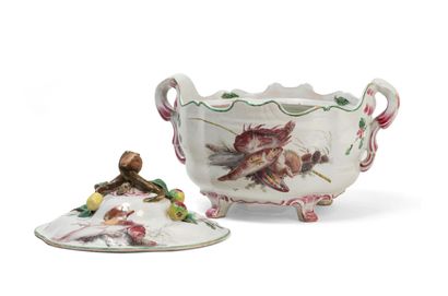 null MARSEILLE

Covered earthenware tureen resting on four feet, provided with handles...