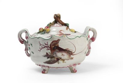 null MARSEILLE

Covered earthenware tureen resting on four feet, provided with handles...