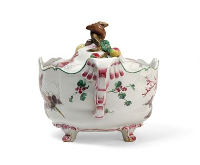  MARSEILLE 
Covered earthenware tureen resting on four feet, provided with handles...