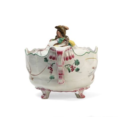  MARSEILLE 
Covered earthenware tureen resting on four feet, provided with handles...