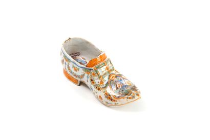 null MARSEILLES

Earthenware shoe with polychrome decoration of a figure of Diana...