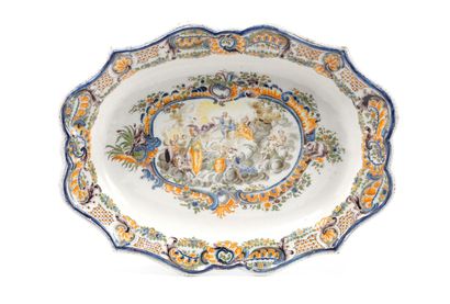 null MARSEILLE

Oval earthenware dish with contoured edge with polychrome decoration...