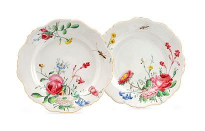 null MARSEILLE

Two plates with contoured edge in earthenware with polychrome decoration...