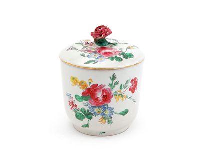 null MARSEILLE

Covered sugar pot in earthenware with polychrome decoration of bouquets...