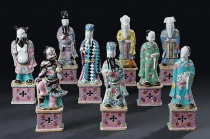 CHINE EPOQUE JIAQING (1796-1820) Ensemble de neuf statuettes de huit immortels et...