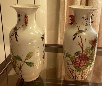 null * CHINE

Paire de vases balustres en porcelaine à décor polychrome de fleurs...