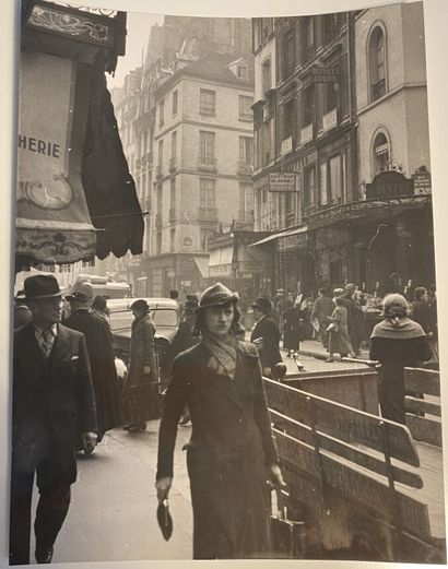null Alliance Photo. Circa 1940-60. 

Reportage titré « L'itinéraire de la Révolution...