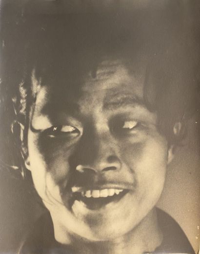 null Nguyen VAN CHAP 

Portraits de femmes et un portrait d'homme (autoportrait ?)....