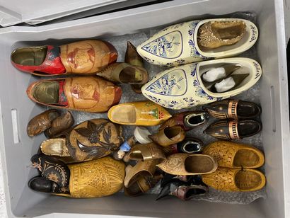 null Important set of clogs in ceramics, wood, papier-mâché, with various models...