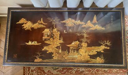 null CHINE

Table basse en bois laqué noir à décor or de pagodes et personnages dans...