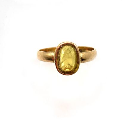 null 18K yellow gold ring set with a citrine in a closed setting. 

Gross weight:...