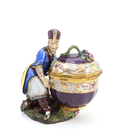 null PARIS

Set in porcelain with polychrome decoration and gold highlights including...