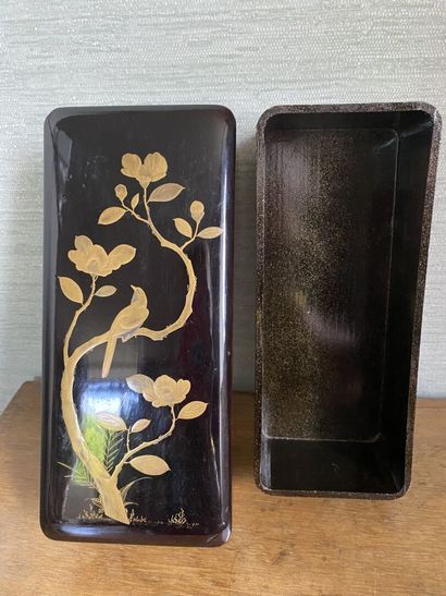 null JAPAN 

Three lacquer boxes decorated with birds and flowering branches, one...