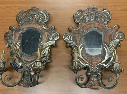 null PAIR OF LIGHTS with two arms of lights, in carved wood, gilded and red with...
