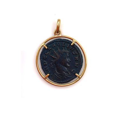 null Pendant decorated with an antique coin in an 18K yellow gold setting. 

Gross...