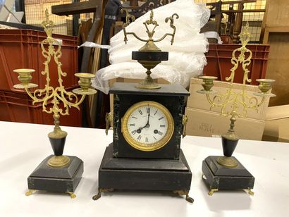 null Black and green marble and gilt bronze mantel set, consisting of a clock decorated...