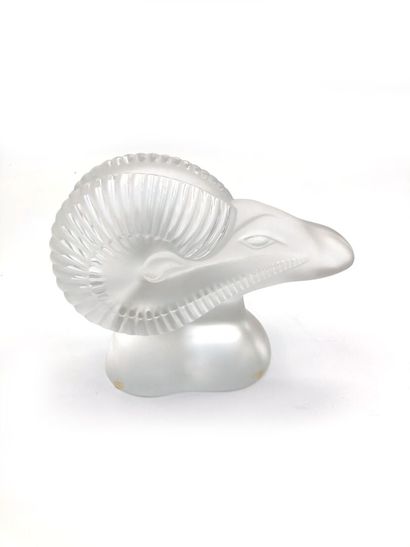 null LALIQUE 

Head of mouflon

Proof in pressed satin-finish crystal. Signed in...