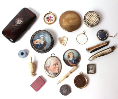 null SET of display objects in tortoiseshell, guilloche enamel, gilt metal, porcelain,...