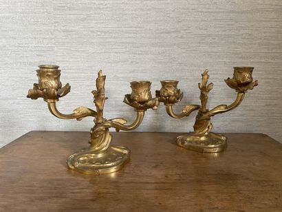 null PAIR OF FLAMPS in gilt bronze with two arms of lights decorated with acanthus...