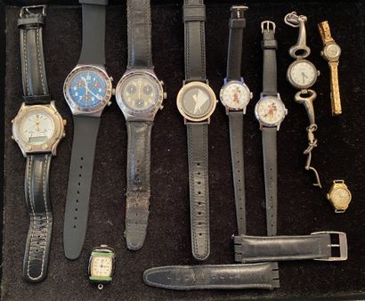 null DIX MONTRES bracelet dont Swatch, une petite montre émaillé et une montre en...