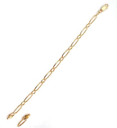 null BRACELET GOURMETTE in 18K yellow gold.

Weight : 8,5 g. 

Length: 20,5 cm 



One...