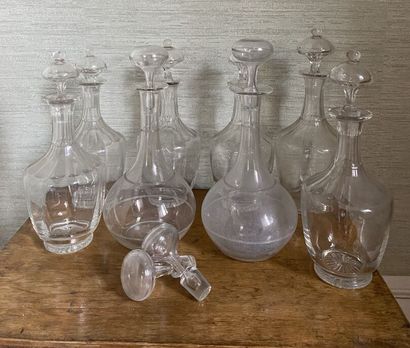null Set of crystal and glass decanters and their stoppers. 

Height 22 to 24 cm