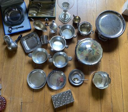 null IMPORTANT LOT OF SILVER METAL including a set of bowls, vegetable dishes, menagere,...