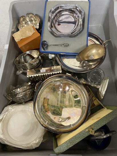 null IMPORTANT LOT OF SILVER METAL including a set of bowls, vegetable dishes, menagere,...