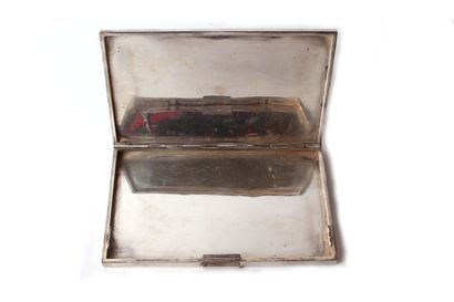 null BOUCHERON

Cigarette case in silver 800 thousandth guilloche, push button. 

Signed...