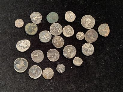 null Dix-sept monnaies antiques et deniers de la République, Epire et Corinthe.