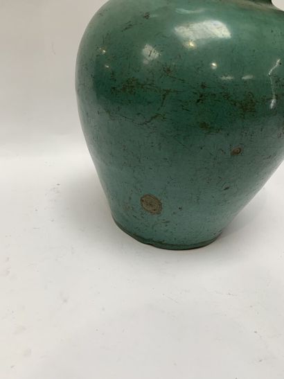 null CHINA, 19th century 

Covered jar in celadon glazed stoneware. 

Height : 29...
