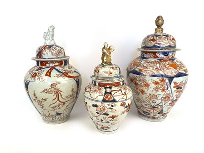 null JAPAN

Three porcelain pots with red, blue and gold decoration called Imari,...