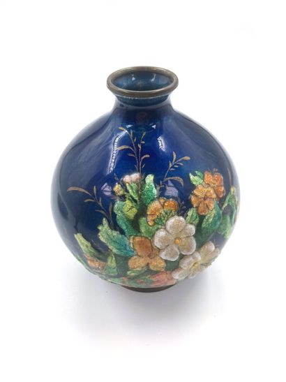 null Camille FAURÉ (1874-1956) and Workshop, Limoges 

Vase ball with floral decoration,...