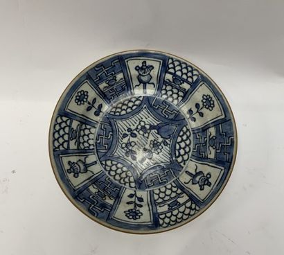null CHINA, 19th century

Circular dish on a small heel in Kraak porcelain decorated...